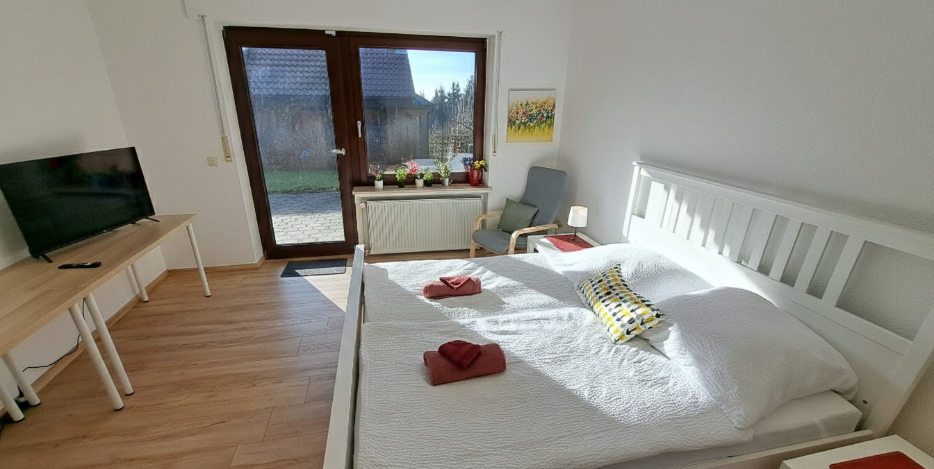 Second Bedroom with King-size bed (180 x 200)